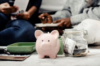mother-teaching-her-daughter-about-savings-2025-02-10-00-39-35-utc350